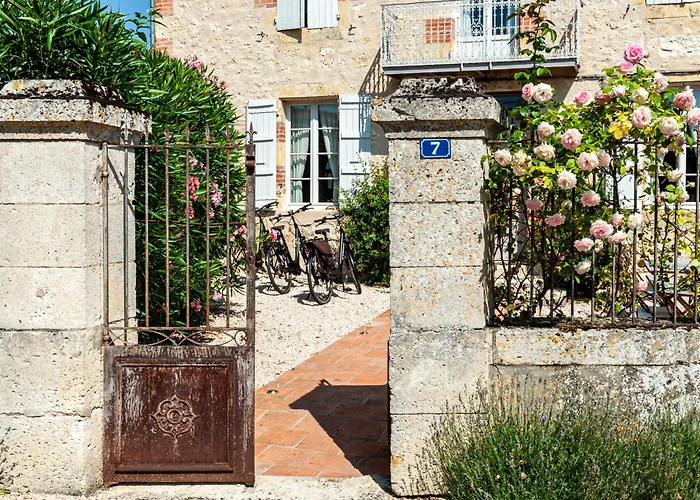 La Mirande De Saint-Clar