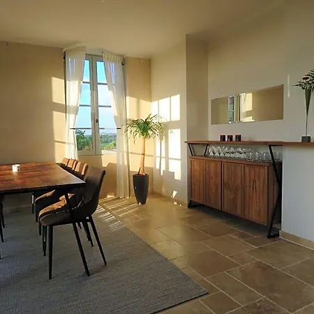 La Mirande De Bed and breakfast
